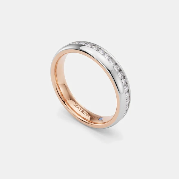 Redonda interior y exterior con eternity, oro blanco por fuera, rosa por dentro