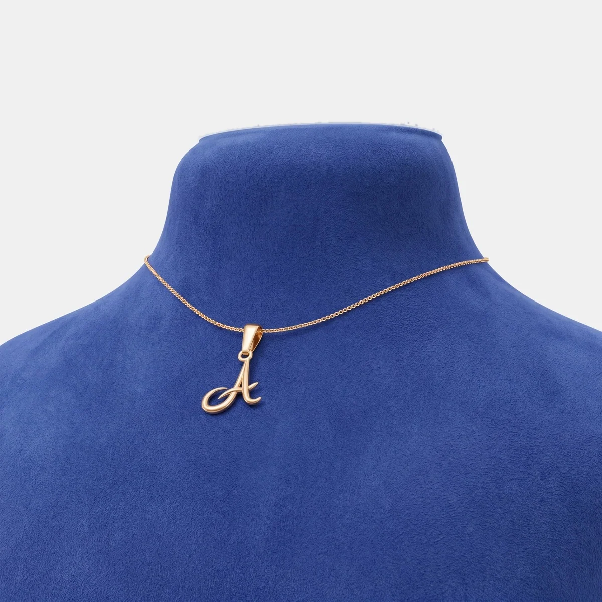 Inicial de pincel en oro amarillo, puesto en un busto